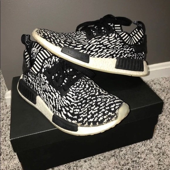 nmd r1 primeknit zebra